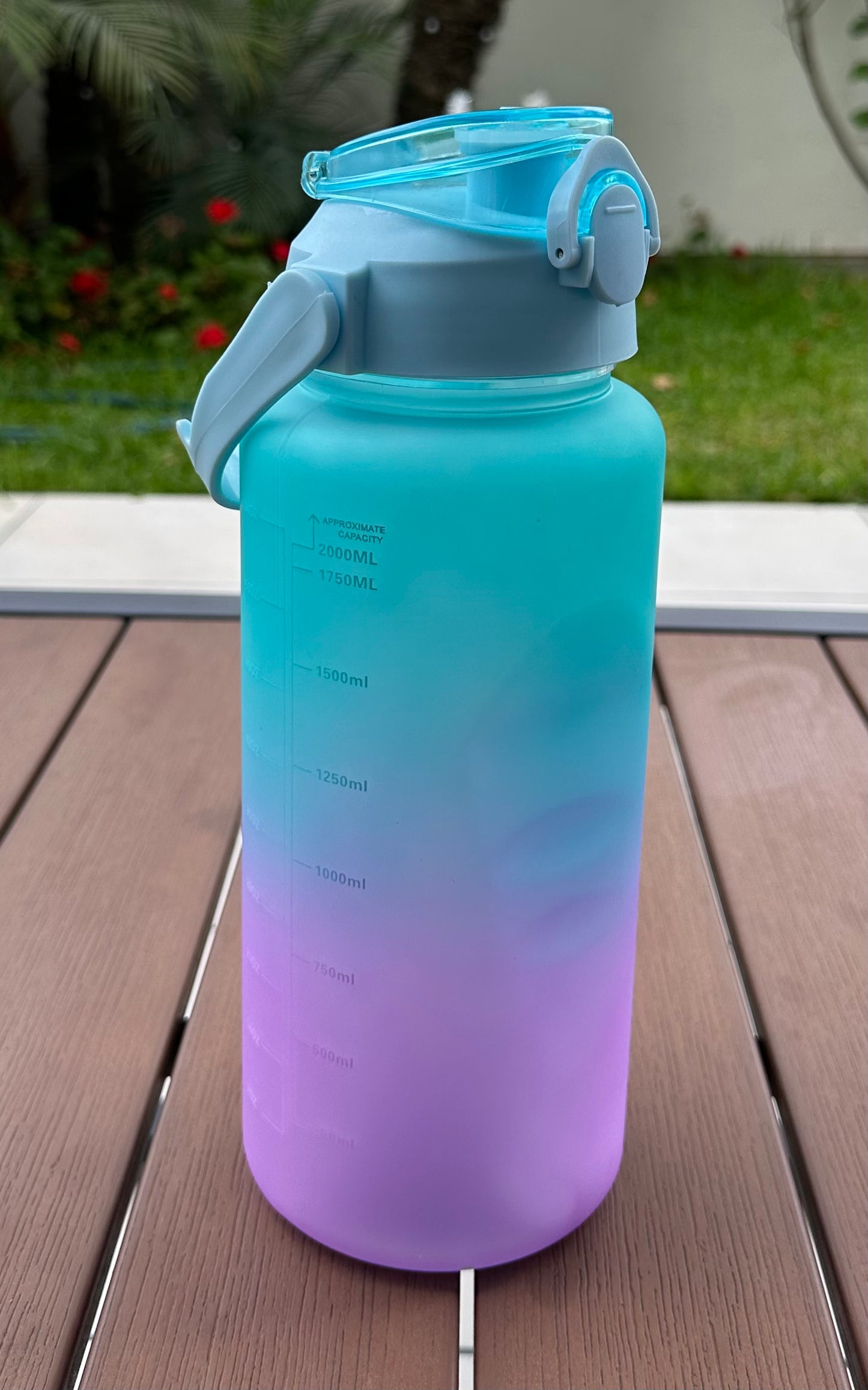Tomatodo Duo 2 en 1 Litros Tapa Celeste - envase verde con lila