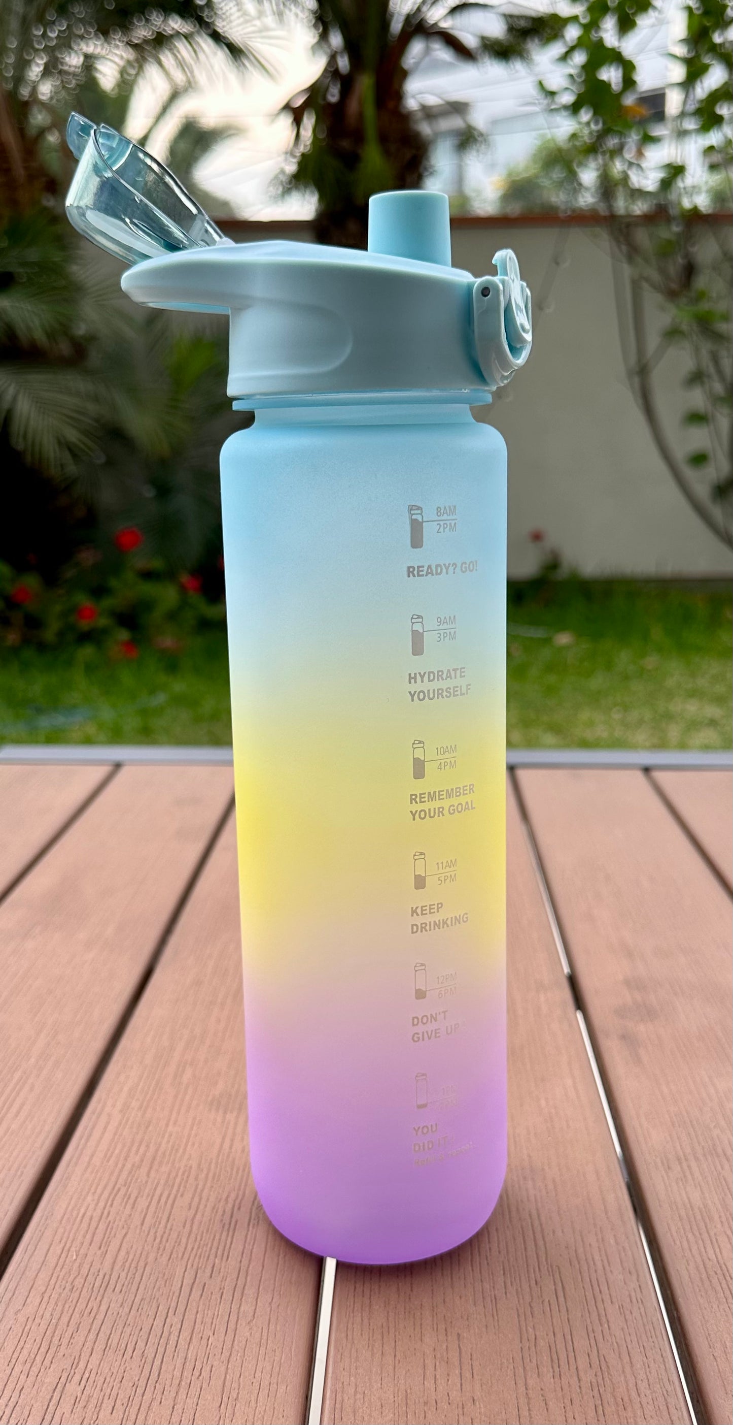 Tomatodo 1 Litro Tapa celeste - envase celeste, amarillo y lila